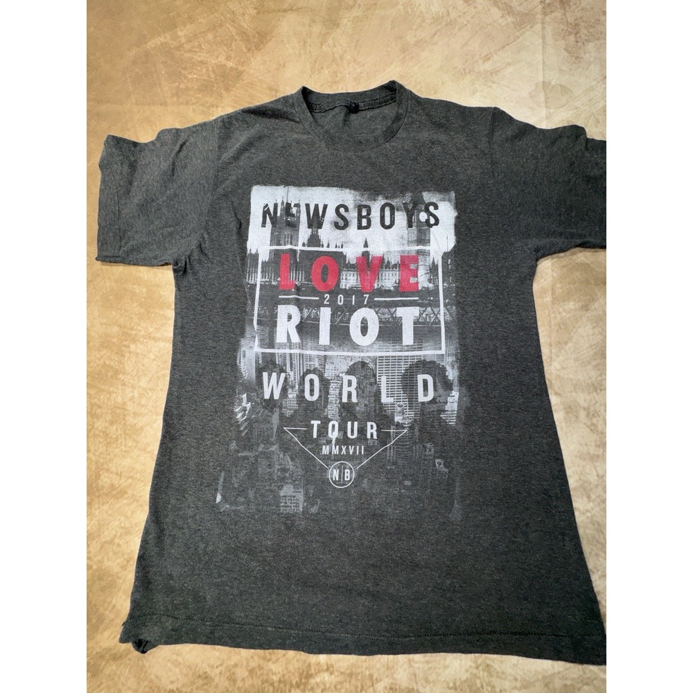 News Boys Love Riot 2017 World Tour Graphic Print Grey T-Shirt Womens Medium